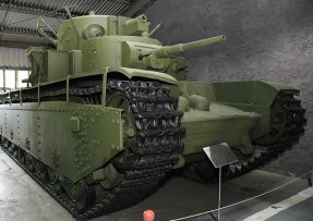 Tank T-35 vystavený v muzeu