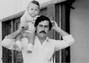 Escobar se svým dítětem
