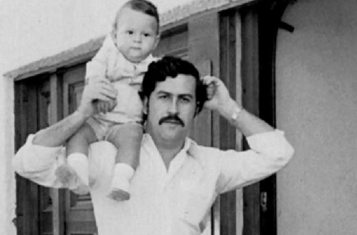 Escobar se svým dítětem