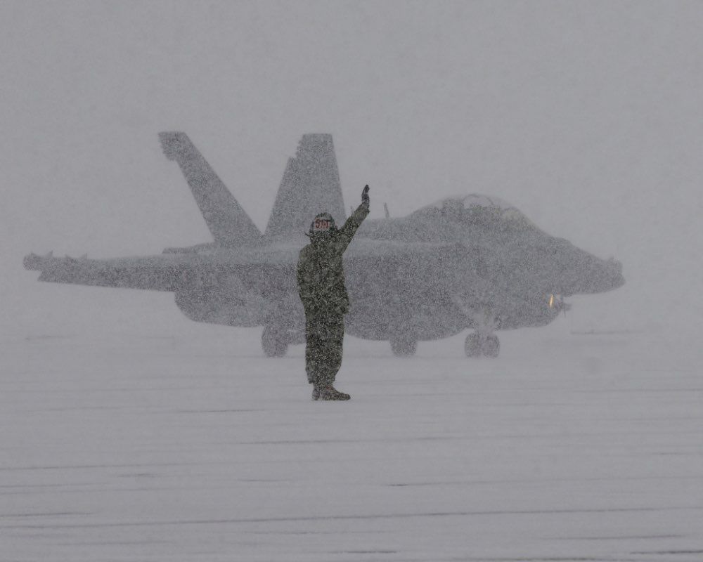 E/F-18 Growler ve sněhové bouři