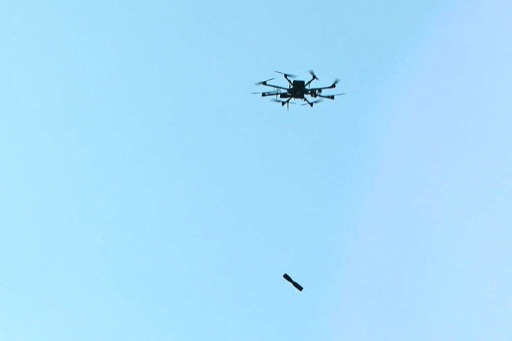 Ukrajinský dron svrhl granát RKG-1600