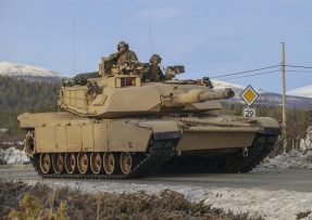 Americký hlavní bojový tank M1A1 Abrams