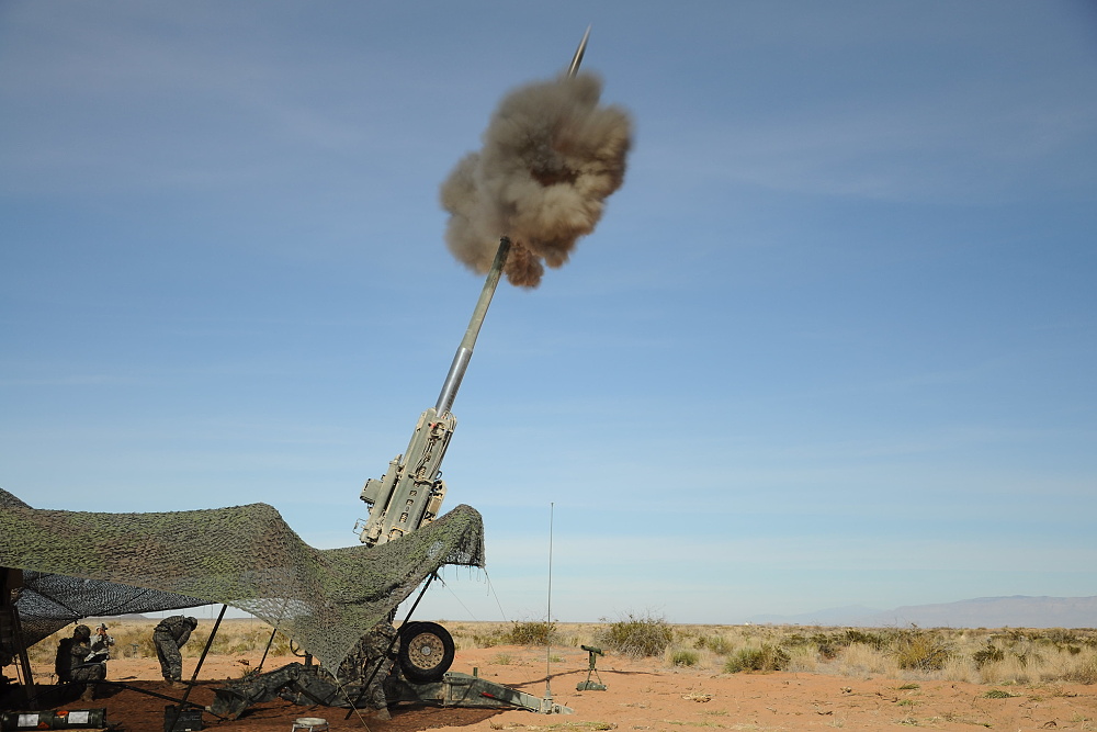 Houfnice M777 odpaluje munici M982 Excalibur