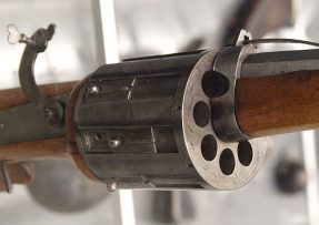 Mechanismus starého revolveru