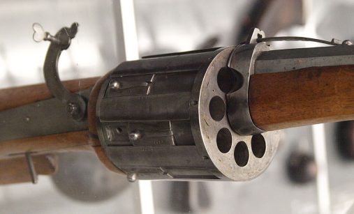 Mechanismus starého revolveru