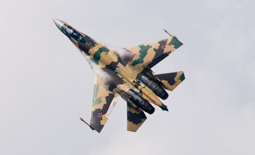 Su-35 v letu