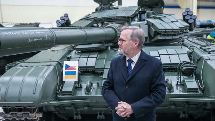 Premiér Petr Fiala u modernizovaného T-72 pro Ukrajinu