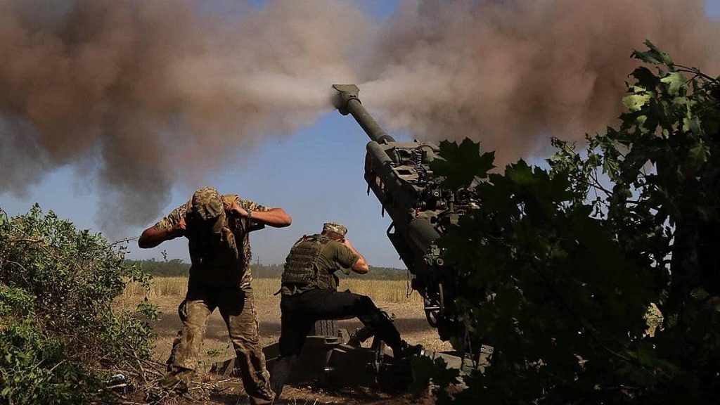 Střelba ukrajinské houfnice M777