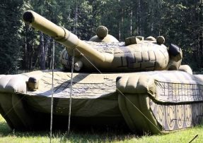 Nafukovací maketa tanku T-72