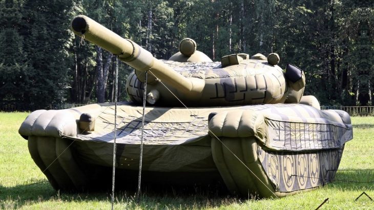 Nafukovací maketa tanku T-72