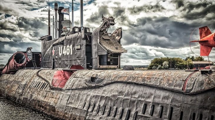 Ruská ponorka v přístavu