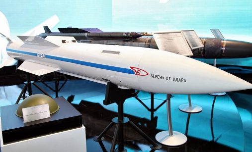 Ruská střela vzduch-vzduch R-37M