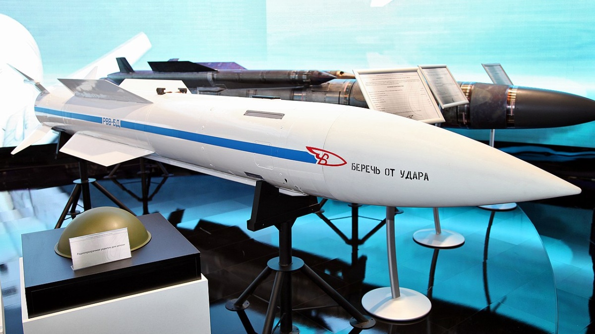 Ruská střela Vympel R-37M je nejlepší na světě: létá rychlostí až Mach 6 do vzdálenosti 400 km, kdežto americký protějšek nezvládá ani 1/2