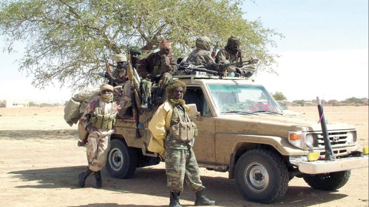 Vojáci Čadu s vozidlem Toyota