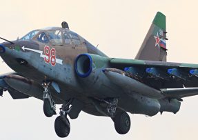 Letoun Su-25 při přistání