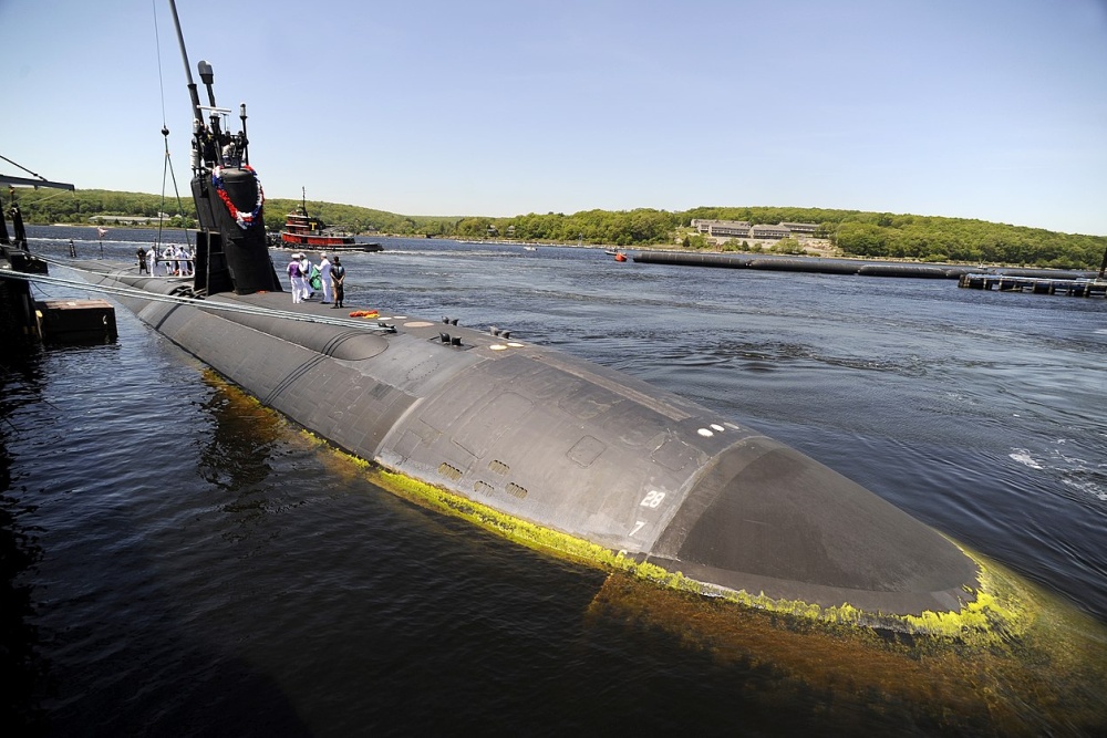 Ponorka USS Hartford v přístavu