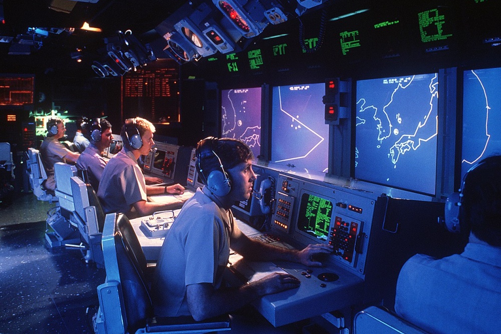 Operační místnost systému Aegis na USS Vincennes