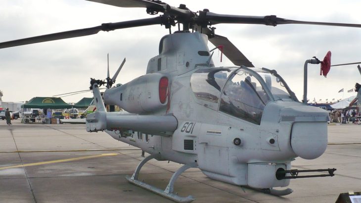 AH-1Z Viper na letišti