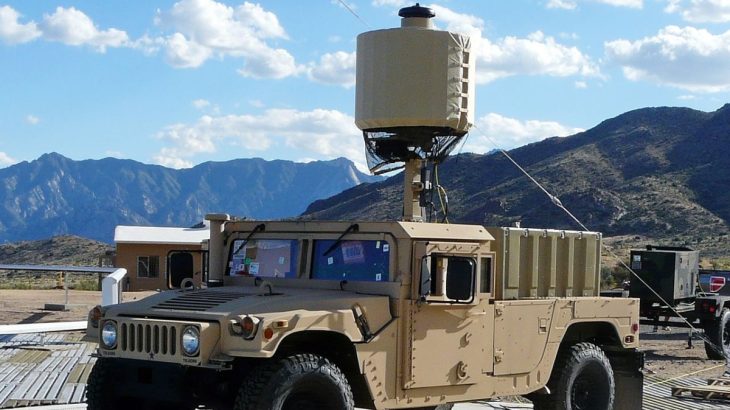 Radar AN/TPQ-50 na vozidle Humvee