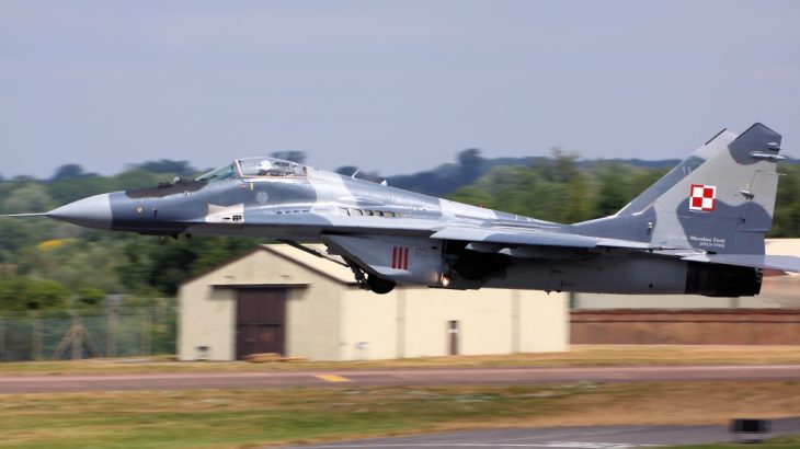 MiG-29 těsně nad zemí