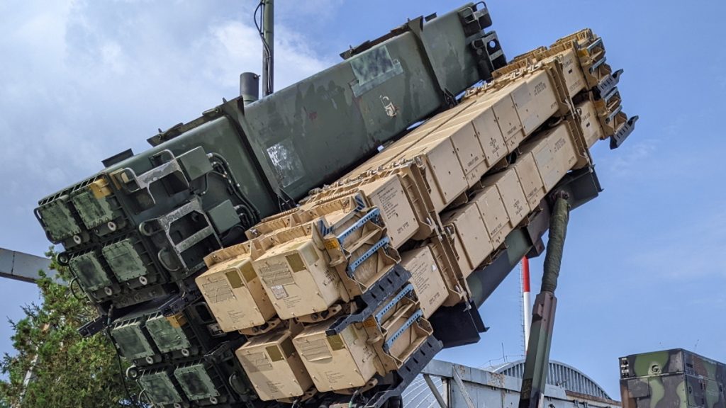 Odpalovač systému MIM-104 Patriot s 8 střelami PAC-3 a 4 PAC-3 MSE