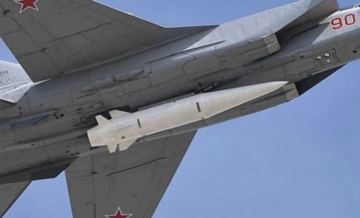 MiG-31 s raketou Ch-47M2 Kinžal