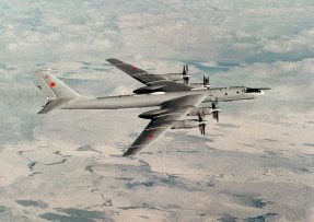 Tupolev Tu-142MR nad Arktidou