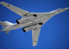 Pohled na spodní část bombardéru Tu-160