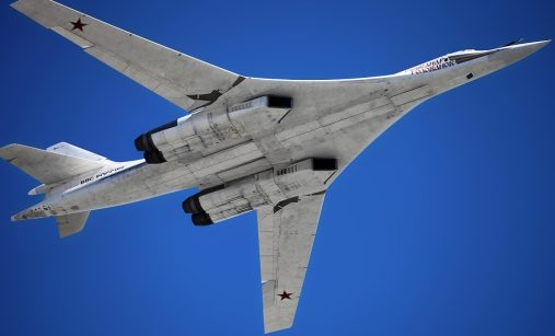 Pohled na spodní část bombardéru Tu-160