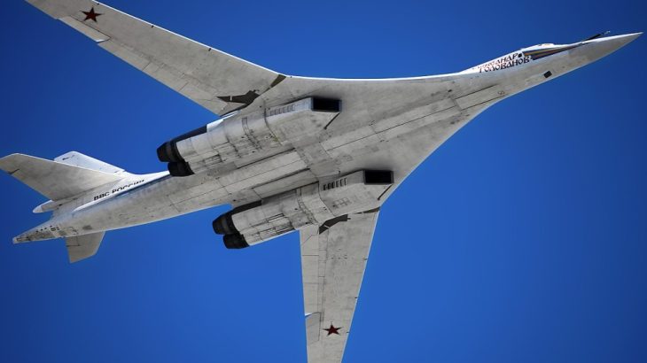 Pohled na spodní část bombardéru Tu-160