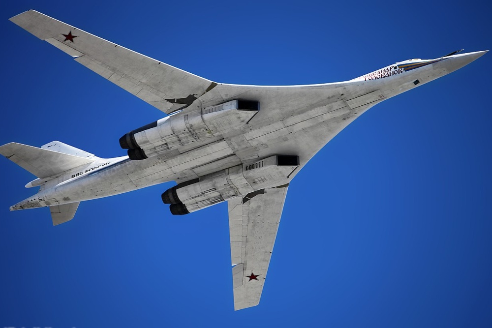 Pohled na spodní část bombardéru Tu-160
