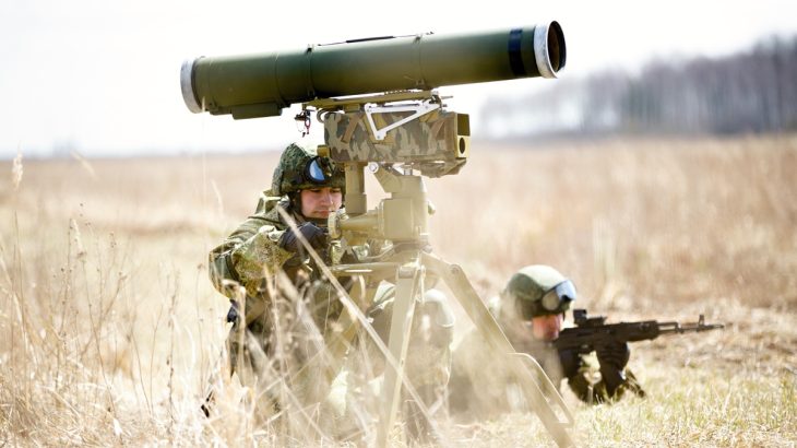 Ruští vojáci na pozici s protitankovým systémem 9M133 Kornet