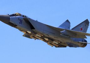 Ruská letou MiG-31 vyzbrojený střelami R-33