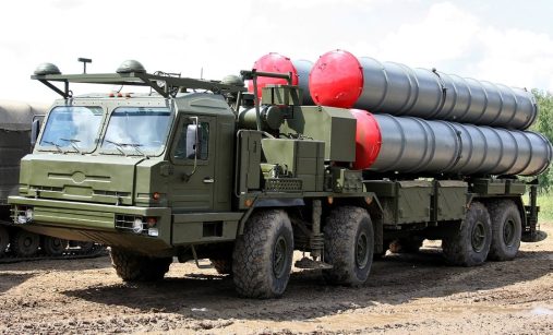 Odpalovací vozidlo systému S-400