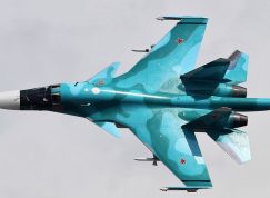Letoun Su-34 při manévru