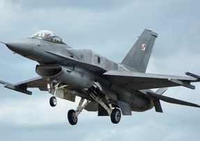 Stíhačka F-16 Fighting Falcoon