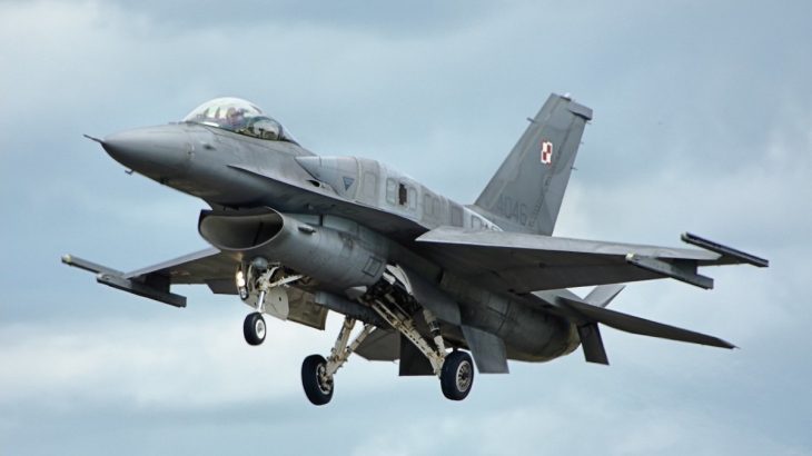 Stíhačka F-16 Fighting Falcoon
