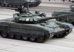 Ruský tank T-72B3M na přehlídce