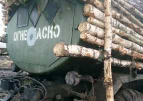 Ruská vojenská cisterna obložená dřevem