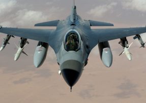 Letoun F-16 za letu