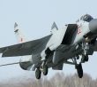 Letoun MiG-31BM s vytaženým podvozkem