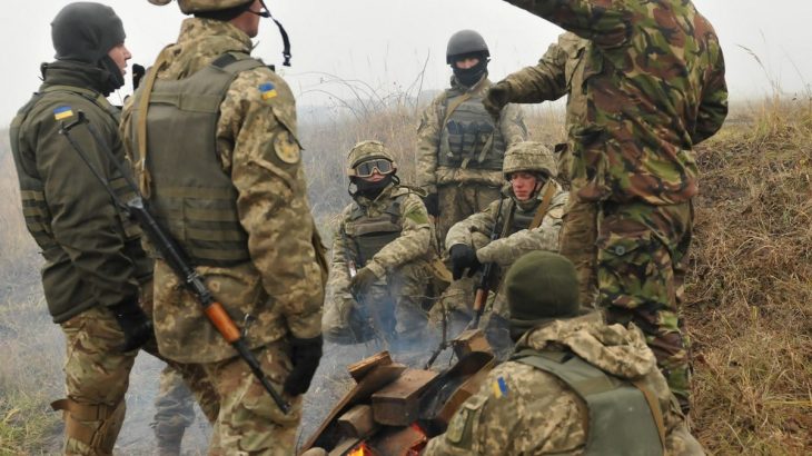 Ukrajinští vojáci, útok na zákop