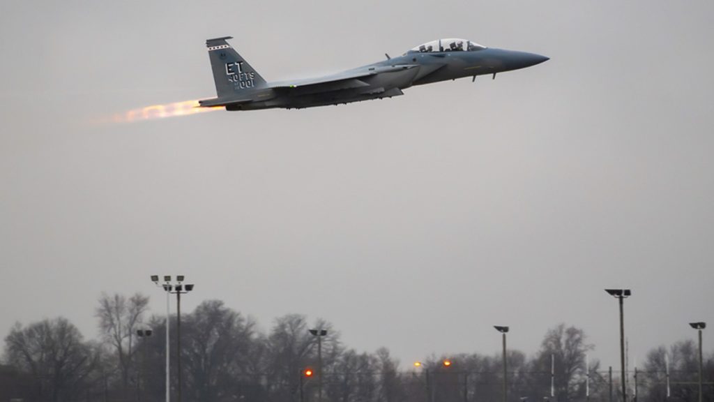 Letoun F-15EX Eagle II při startu