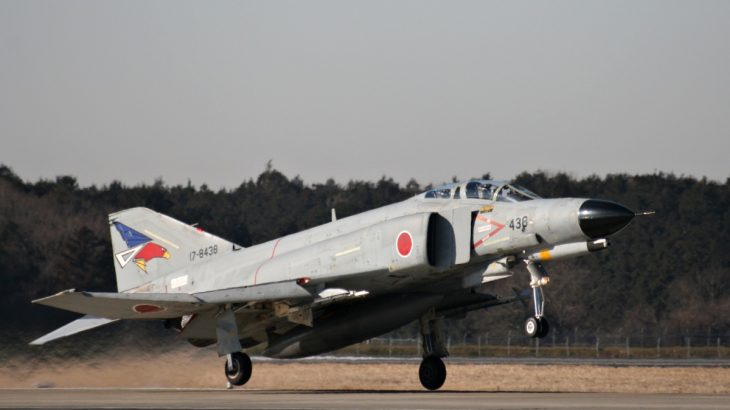 Japonský F-4EJ Phantom II při vzletu