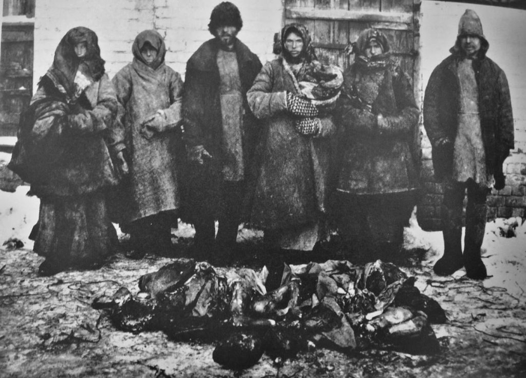 Hladomor 1921-22, sedláci z Buzuluku a zbytky oběti, kterou snšdli, 1921