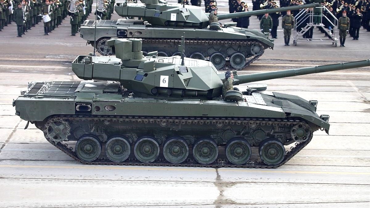 T-14 Armata v útočných operacích na Ukrajině nejspíše (ne)uspěla. I tak má být nejlepší, pancířem jí odolá zejména Challenger 2