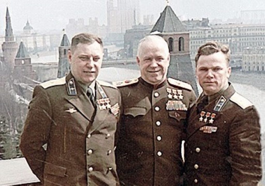 Žukov, Pokryškin a Kožedub, Moskva, 1945