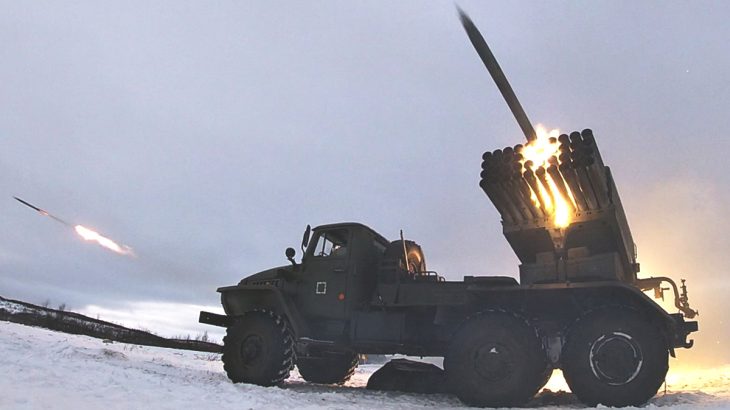 Střelba ruského raketometu BM-21 Grad