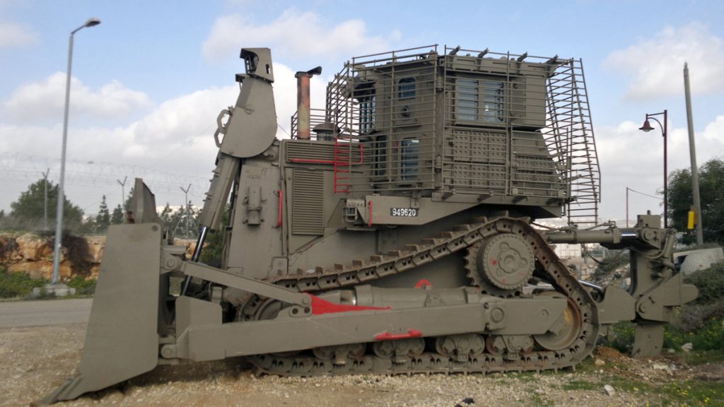 Obrněný izraelský buldozer Caterpillar D9