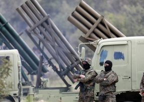 Bojovníci Hizballáhu s raketomety